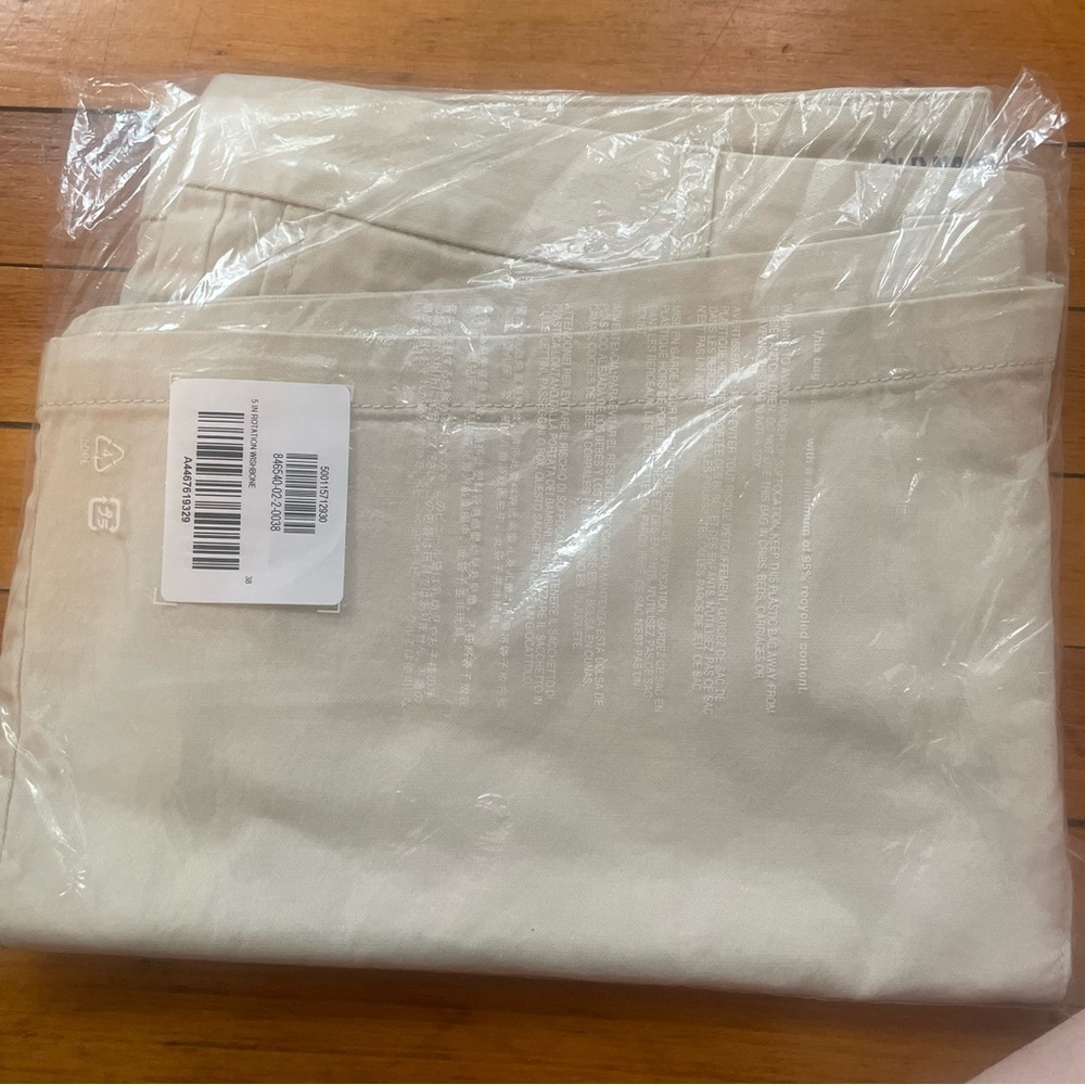 NWT Slim Built-In Flex Rotation 5-inch Inseam Chino Shorts in Wishbone​ - Picture 7 of 9